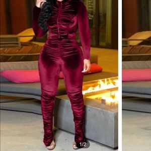 Brand new two pieces velour set in wine